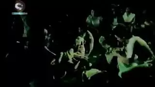 عض الرقبة وصفع طيزها قبل نيك عنيف