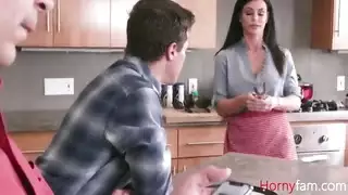 مشهد شرجي وجنس فموي مع أم مثيرة