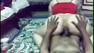 عاهرة مصرية مُطلَقة: فعل شرجي ومهني كامل السرعة