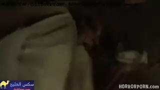 جنس اقتحام قسري: كسها يتعرض للدق من قبل السارق