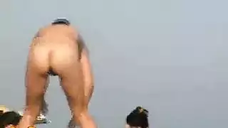 بستاني يضرب فرج شابة ضيق مغطى بالنايلون