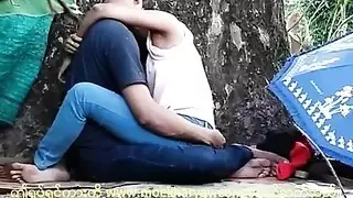 كاميرا تجسس تكشف علاقة مراهق حميمة مع صديقته