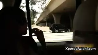 عاهرة متلهفة محاطة بزبابات ضخمة لجلسة نكاح مزدوج مكثفة