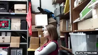 أفلام إباحية عنيفة: مثلث جنسي خشن لهالي مانسون في الفصل