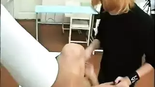 حفلة جنس جماعي: طلاب مشاغبون يقيمون حفلة إباحية بعد المدرسة