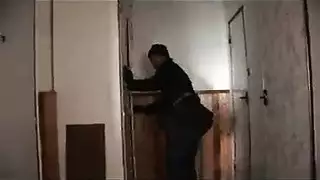 سكس حرامي يغتسب بنت