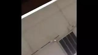 مشهد إباحي للبلع العميق: شقراء وقضيب أسود ضخم مع زيت