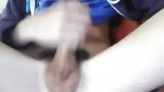 مشهد إباحي: الشريك يشارك فتاته مع صديقتها الشهوانية