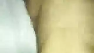 رجل أسود يمارس الجنس بقوة مع فتاة بيضاء ضيقة بينما صديقتها تشاهد