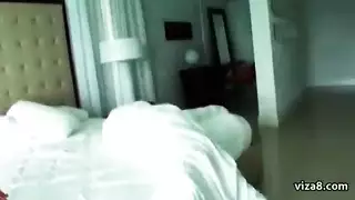 ملكة الحلق العميق تدفع في طيزها