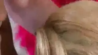 جعلتها الحركة من الخلف تصرخ من المتعة