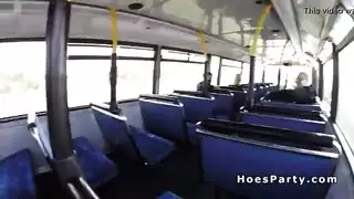 أوجي ياباني في الحافلة جنس جماعي جامح