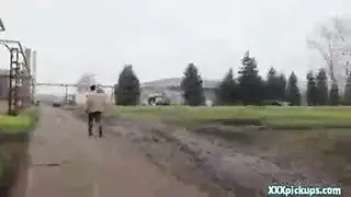 صفع مؤخرتها حتى تطلق ريحًا هاردكور