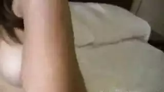 مكالمة إيقاظ: عاهرة شقراء تركب انتصابه الصباحي