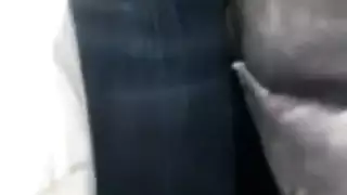 الاستمناء في الباص على فتاة جميلة كانت تنظر الى زبي