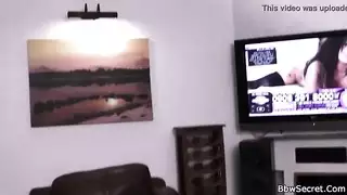 فتاة مكتب مفلسة تُملأ بقضيب أسود كبير في وقت العمل