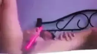 أنثى مثير يعطي اللسان العميق للغريب