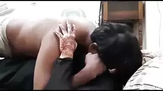 عاهرة هندية حارة تمارس الجنس بمشاركة عدة رجال