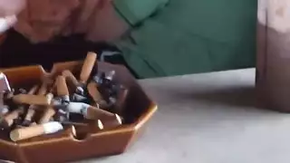 مراهقة وحشية وحيدة: تمارس الجنس بكسيها بأصابعها في الخارج