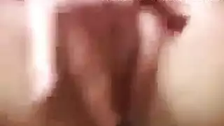 وقحة شقراء بحزام الرباط تحب ضربات القضيب الأسود القاسية