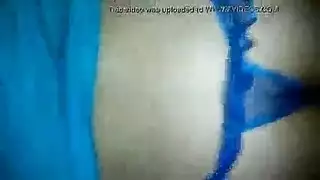 شقراء مثيرة تتخطى التدليك لتمارس جنس شرجي مع أسود