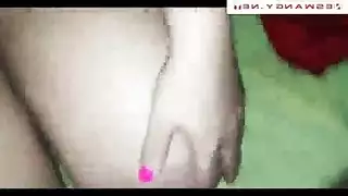 أسلوب عصابات: يدق فرجها الوردي مثل المطرقة الهوائية