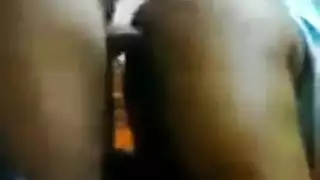 فعل الدخول الخلفي مع سودانية كبيرة الصدر