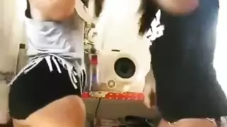 عاهرتان عربيتان بمؤخرات كبيرة في فعل xxx عنيف