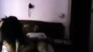 مشهد إباحي مصري: فتاة ممتلئة ترقص وتأخذ زب قوي