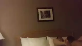 جنس علني في الفندق: بدروم السلم، الردهة، والمسبح