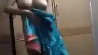 مضاجعة بين الأثداء بعد الاستحمام مع فتاة مصرية مغرية