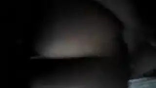 أم عربية مثيرة تأخذ قضيبًا في فرجها المبلول