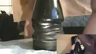 الفتيات الممتلات يقطرن حليب الثدي