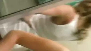 خادمة منزلية حامل مثيرة تُمارس الجنس بخشونة